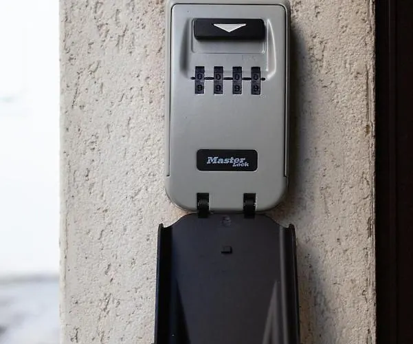 Casa Antica Pietra 펜션 오스투니